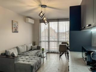 One-Bedroom Central and Modern Apartment - 0