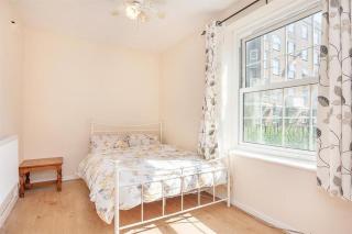 Spacious City Escape , Ground Floor, Sleeps 9 - 8