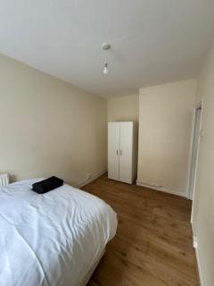 Spacious City Escape , Ground Floor, Sleeps 9 - 6