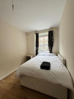 Spacious City Escape , Ground Floor, Sleeps 9 - 2