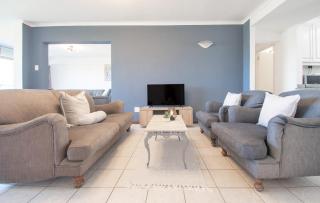 27 Kyalanga Umhlanga Rocks Beachfront - 5