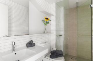 Convenient CBD Stay Near QV & Melbourne Central - 2