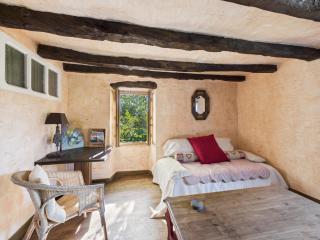 Jolie maison avec piscine et jardin au calme - 4