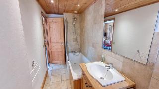 1 Peupliers - CENTRE du VILLAGE - - 1