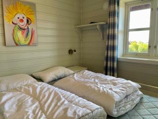 Spacious Stay With 3 Bedrooms And 2 Baths - 2