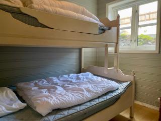 Spacious Stay With 3 Bedrooms And 2 Baths - 5