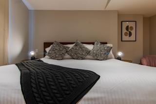2BR Santa Fe Style & Comfort with Gym & Parking - 9