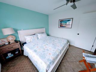 Steps to Beach - Spacious 2BR - Arcade & Resort Backyard - 9