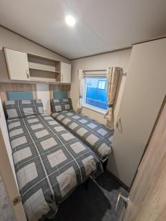 Elegant caravan home in Hampshire, United Kingdom 6 guests 2 bedroom 3 beds 1 sofa bed 2bathrooms - 9
