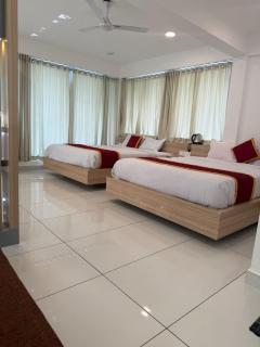 Honeyrock Farm Resort by Skybz - 5