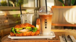 Reev Coffee Hotel - 5