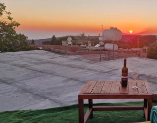 Cottage in Historic Village & Rooftop Sunset views - 9