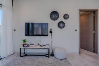 TRPS - Peninsula Five, Business Bay - Stylish 1BR - Canal & Burj Khalifa Views - 2