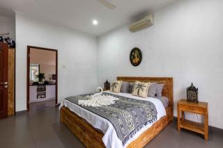 Villa Rosa - Spacious Oasis with Private Pool, close to Beach & Dining - 6