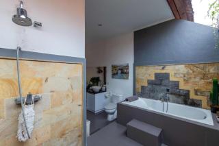 Villa Rosa - Spacious Oasis with Private Pool, close to Beach & Dining - 1