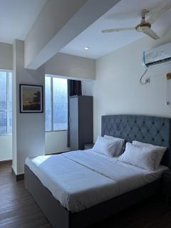 Deluxe 1BR Suite With Lift DHA PH 5 - 0