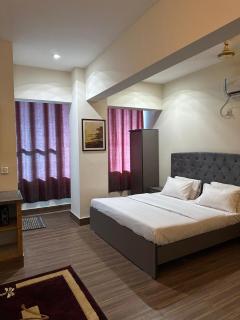 Deluxe 1BR Suite With Lift DHA PH 5 - 9