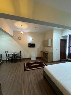 Deluxe 1BR Suite With Lift DHA PH 5 - 7