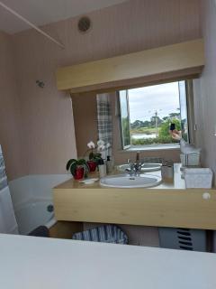 Les pieds dans l'eau à Ploumanac'h - 1