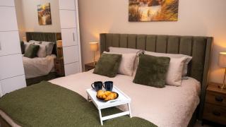 Links Apartment, Southport, Englands Golf Coast - 0