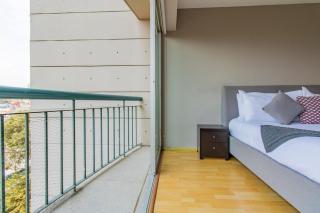 Capitalia Luxe 1BR Stay with Top Features - 3