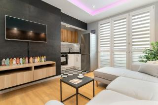 Stylish Apartment with Balcony in Gdańsk Old Town by Noclegi Renters - 8