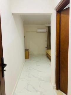 فيلا بقريه جرين بيتش 4 غرف وحمام سباحة خاص تشطيب السنه فرش مودرن - 6