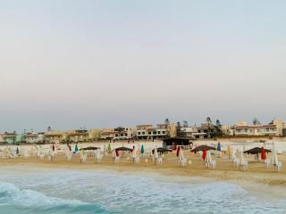 فيلا بقريه جرين بيتش 4 غرف وحمام سباحة خاص تشطيب السنه فرش مودرن - 5