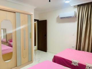 فيلا بقريه جرين بيتش 4 غرف وحمام سباحة خاص تشطيب السنه فرش مودرن - 4