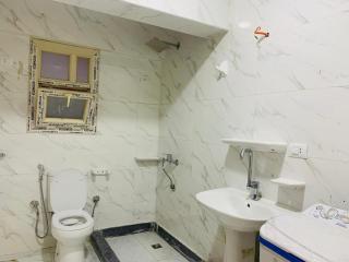 فيلا بقريه جرين بيتش 4 غرف وحمام سباحة خاص تشطيب السنه فرش مودرن - 3