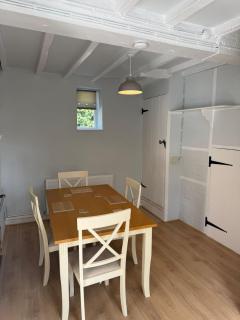 Pretty 2 Bedroom Cottage in Skirmett with Parking - 9