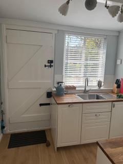 Pretty 2 Bedroom Cottage in Skirmett with Parking - 8