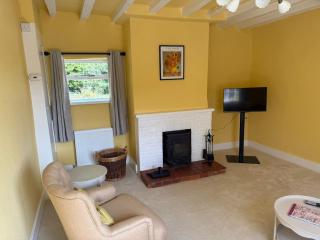 Pretty 2 Bedroom Cottage in Skirmett with Parking - 6