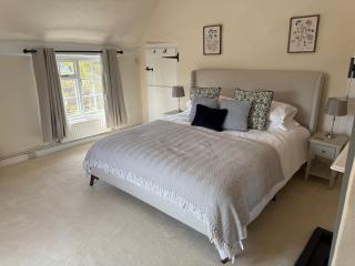 Pretty 2 Bedroom Cottage in Skirmett with Parking - 5