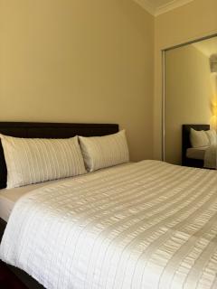 Brand new bedroom next to train station - 9