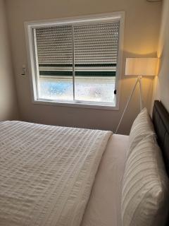 Brand new bedroom next to train station - 2