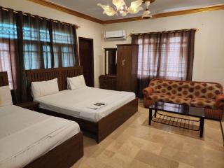Hill View Guest House - Family Hotel at Central Location, near to Airport, Food Street and all amenities - 5