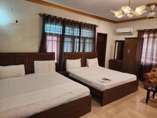 Hill View Guest House - Family Hotel at Central Location, near to Airport, Food Street and all amenities - 3