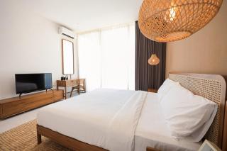Semesta Sepuluh Villa - A Modern Tropical Escape - 7
