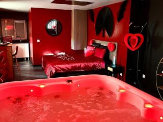 Redroom, Spa, Sauna, cheminée, romantique pour 2 - 8