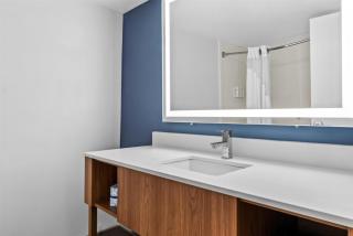 Red Lion Hotel Cheyenne - 2