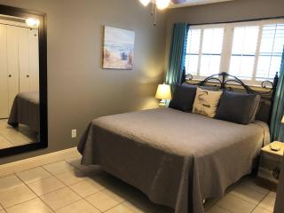 Sensational Seaside! Beach Condo w/ Full Kitchen - 3