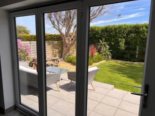 3 Bed House - Sleeps 5 - Pets - Garden - Parking - 4