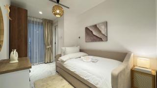 Dove 2BR Modern Poolside Stay - Walk to Masdar Park & City Centre Mall - 8