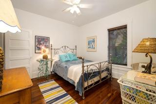 Relaxing 2Br 1Bath Oasis near River 9 min to Beach - 4