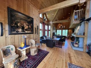 Grand Log Cabin With Fireplace And 12-14 Beds - 7