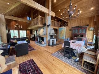 Grand Log Cabin With Fireplace And 12-14 Beds - 6