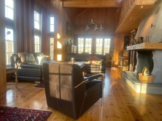 Grand Log Cabin With Fireplace And 12-14 Beds - 4
