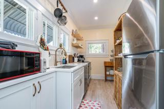 Lotus Eclectic Charm near Downtown and River - 2