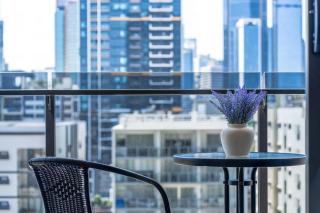 Stylish City View Retreat 2B2B with free parking - 0